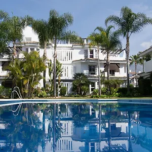 Y Casas Serinamar- Banús, Apartamento
